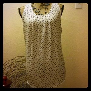 EUC sleeveless white e blue flowers blouse